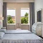 Commodore Hotel Rom