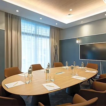 Commodore Hotel 4*