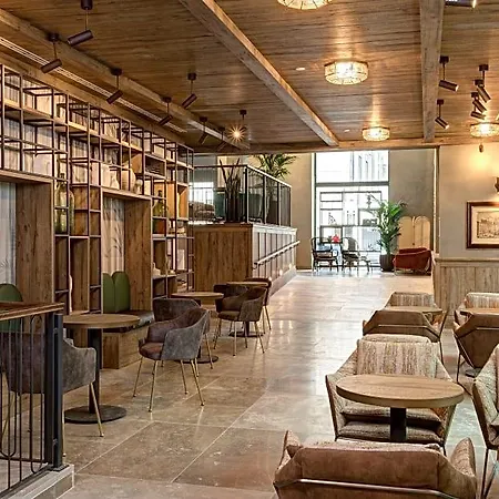 Hotel Commodore