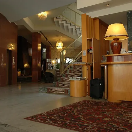 Commodore Hotel