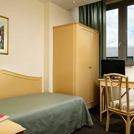 Commodore Hotel