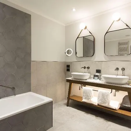 Szálloda Commodore 4*